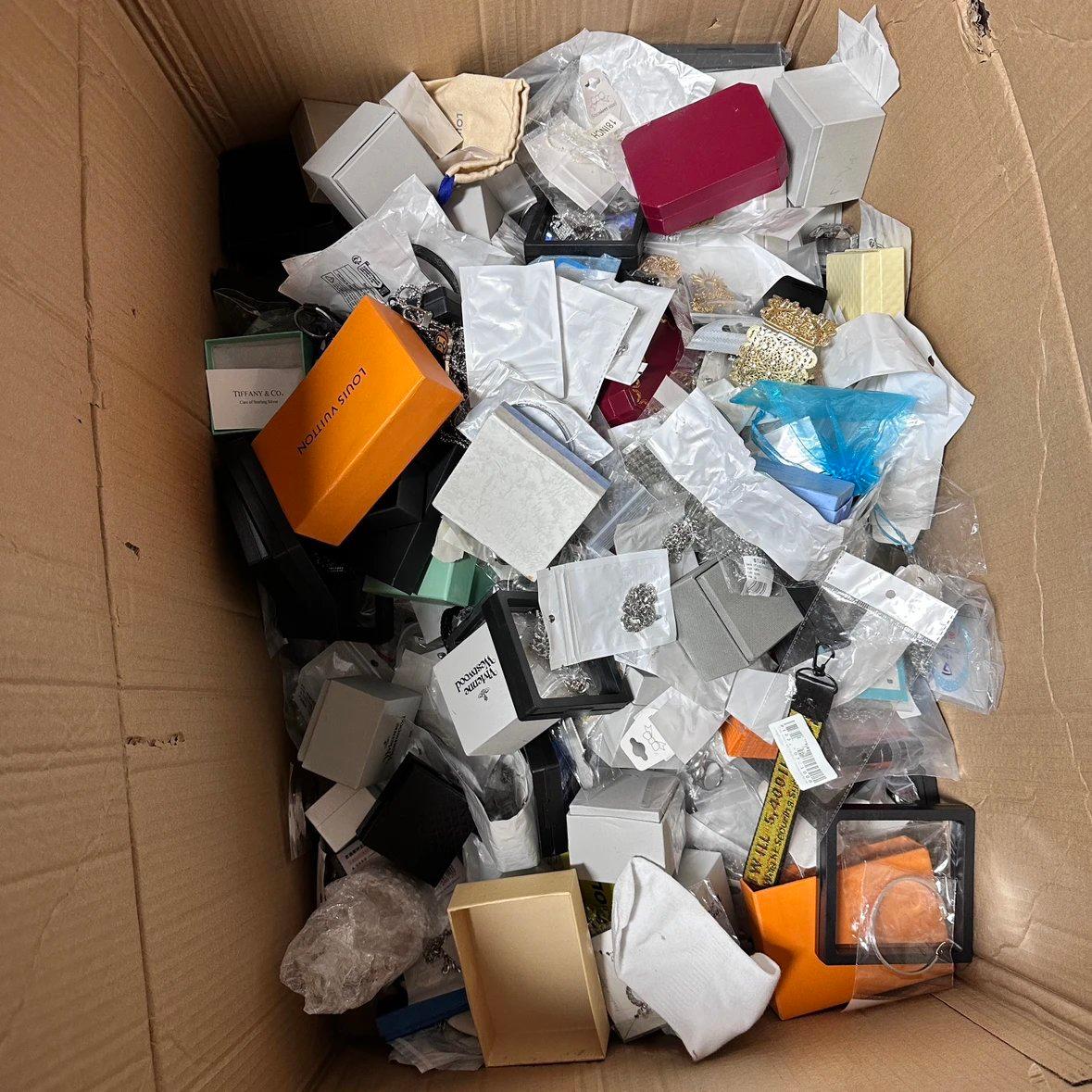 [Single shooting, no shipment] [Jewelry] please purchase together with shoes, the style will be sent randomly, and you will be satisfied with the product, please help share and publish it in the community! Please note that please place an order with the main product